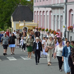 Prozession mit dem Allerheiligsten
